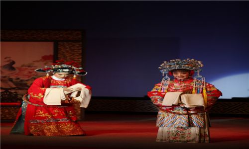 2014年高雅艺术进校园——再芬黄梅走进四川外国语大学专场演出在我校成功举办