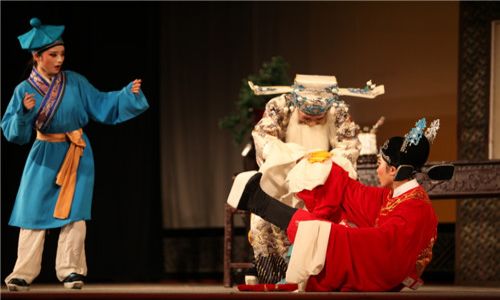 2014年高雅艺术进校园——再芬黄梅走进四川外国语大学专场演出在我校成功举办