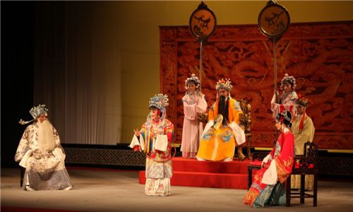 2014年高雅艺术进校园——再芬黄梅走进四川外国语大学专场演出在我校成功举办
